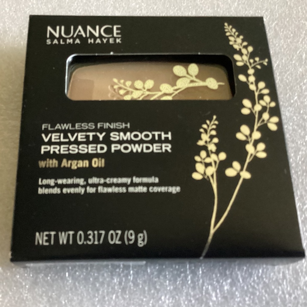 Nuance Salma Hayek Flawless Finish Velvety Smooth Pressed Powder with Argan oil